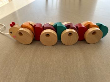 Chenille en bois à tirer