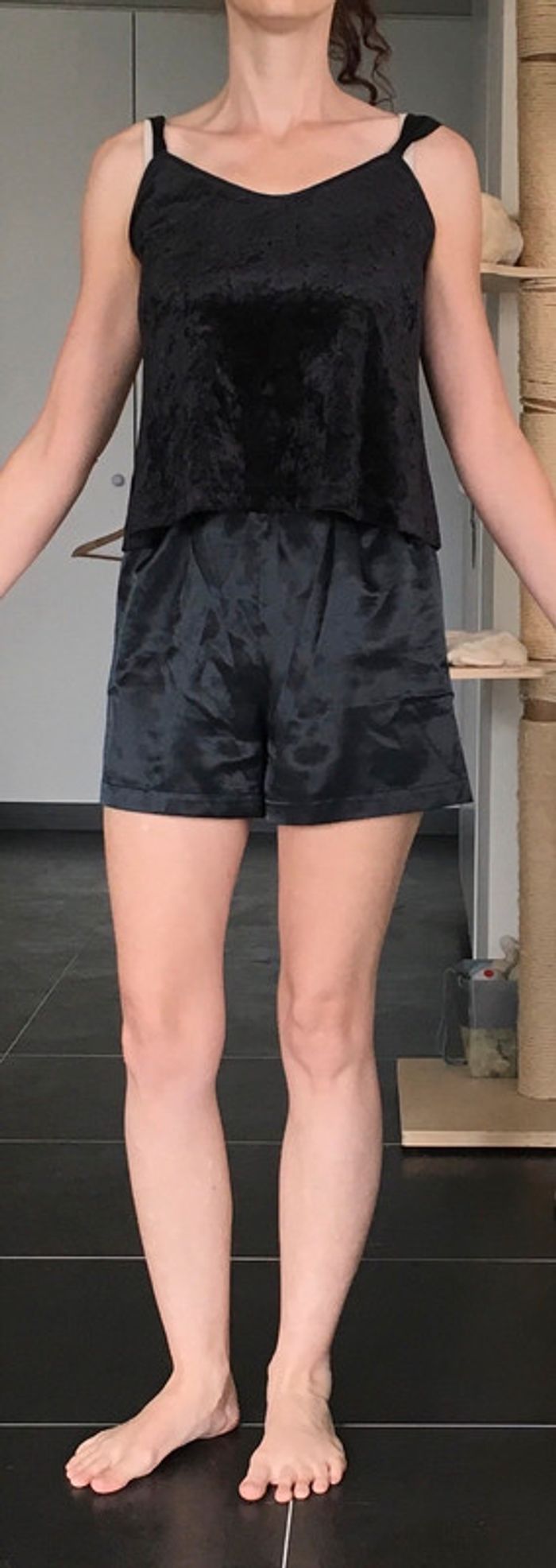Ensemble de nuit short débardeur en velours et satin noir taille S - photo numéro 2