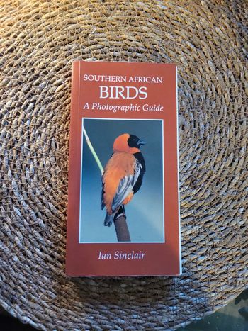 Birds.A photographic Guide.