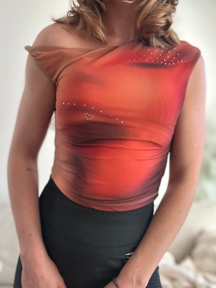 Haut bershka orangé avec strass