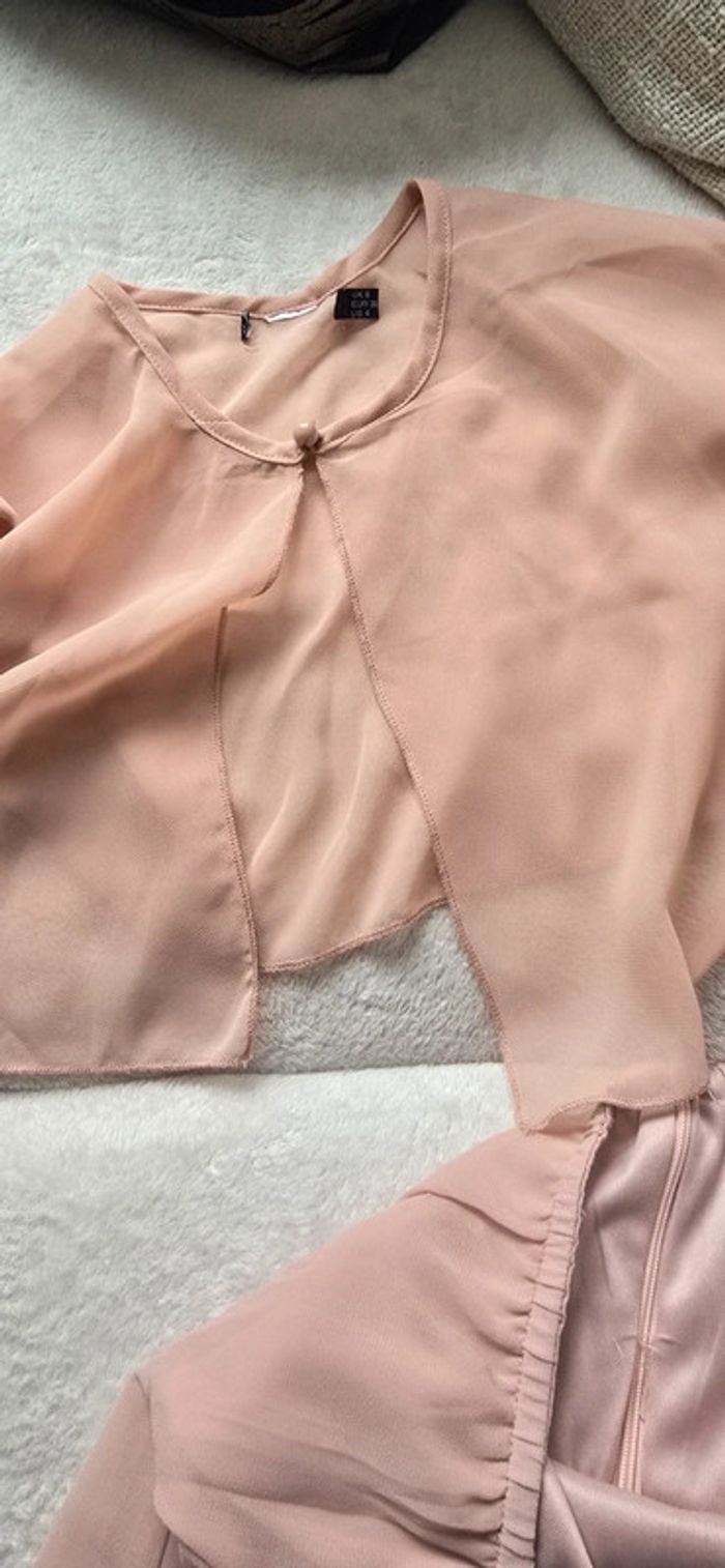 robe dégriffée rose poudré avec cape amovible Taille 36/S défauts - photo numéro 16