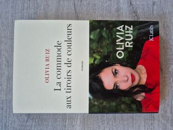 Livre La commode aux tiroirs de couleurs Olivia Ruiz