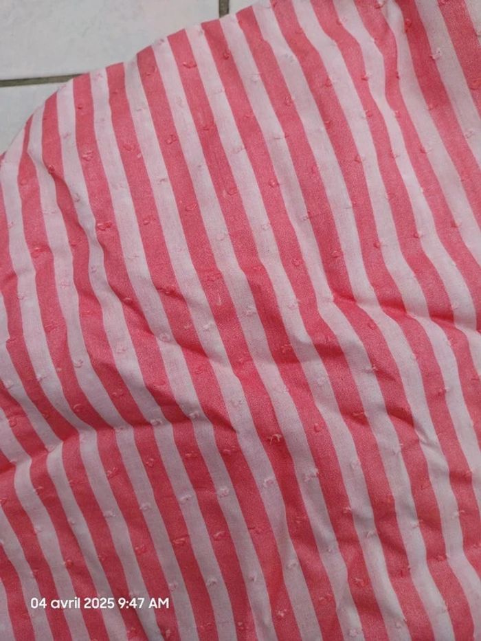 Coupon de 300 x 140 cm - Tissu polycoton – coton et polyester – rayé blanc et rose avec plumetis ros - photo numéro 6