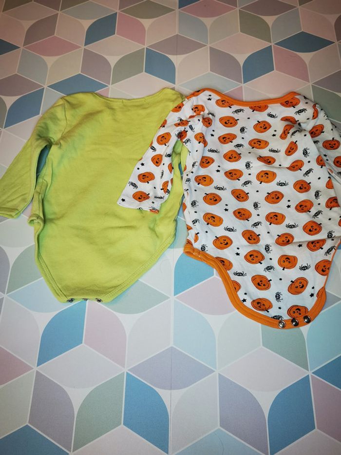 D2417 - lot de 2 bodies garçon 6 mois - photo numéro 2