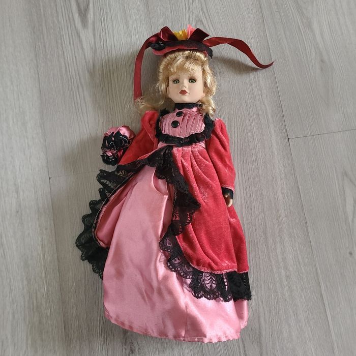 Poupée porcelaine - photo numéro 3