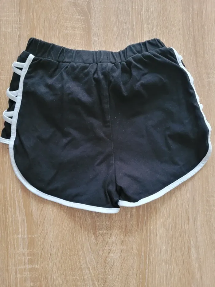 Short fille très bon etat 9 ans - photo numéro 2