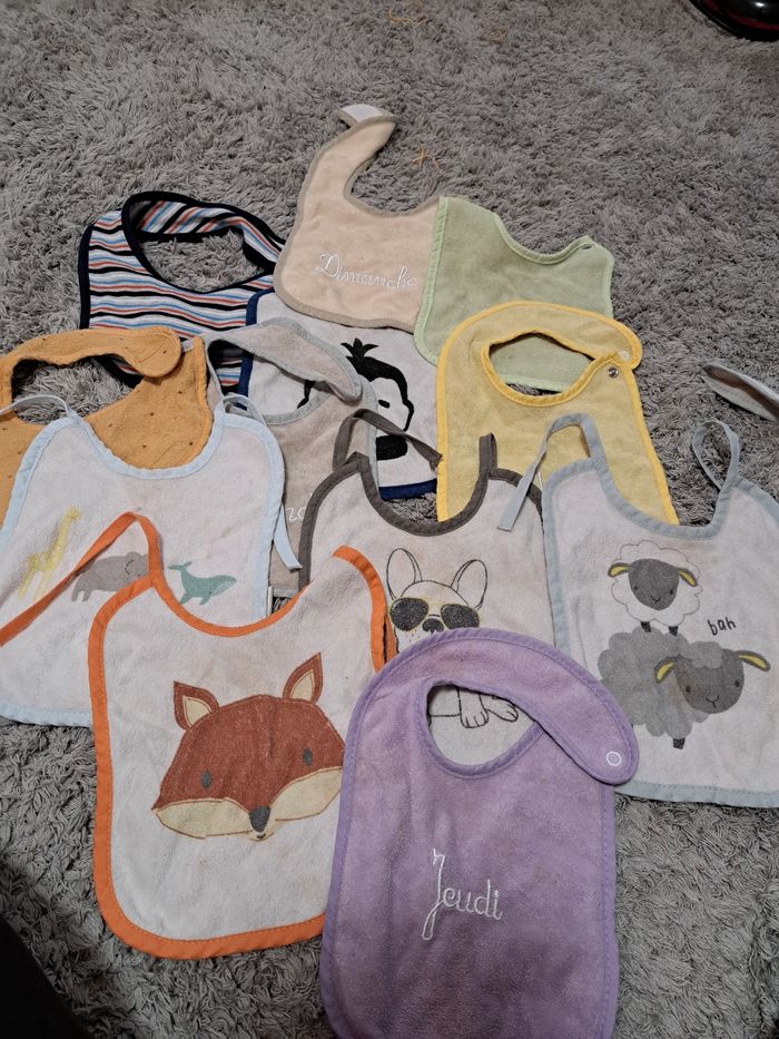 Lot de 19 bavoirs - photo numéro 2