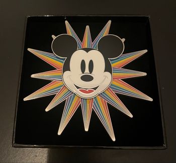 Pin’s Disneyland Paris édition limitée  