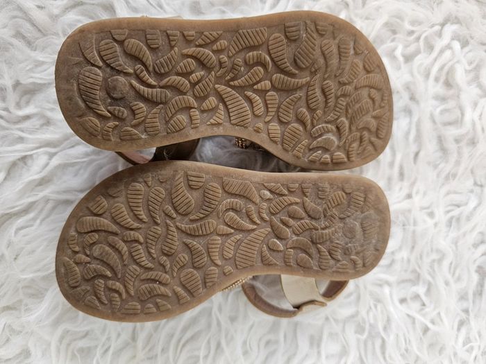 Sandales couleur or avec strass taille 25 - photo numéro 16