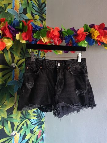 Short jean troué