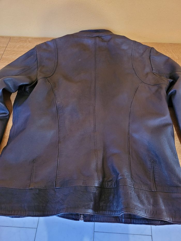 Blouson en cuir d' agneau marron, taille 42 , doublure fleurs violettes marque Naf Naf - photo numéro 8