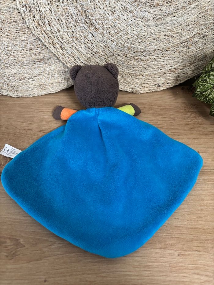 Doudou plat petit ours brun grelot jaune bleu jemini - photo numéro 3