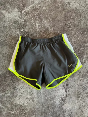 Short sport gris femme Nike taille XS Pantalón corto deportivo mujer Pantaloncino donna Damen