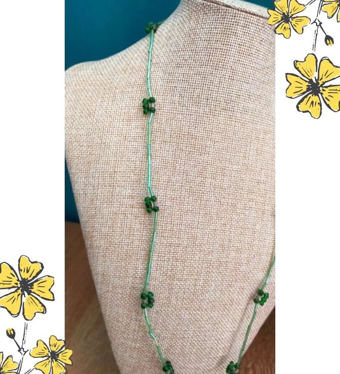 Collier perles tubes et fleurs en perles vertes – Collection Émeraude Urbaine - photo numéro 7