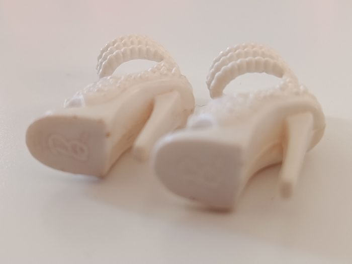 Paire de chaussures Barbie mariée - photo numéro 6