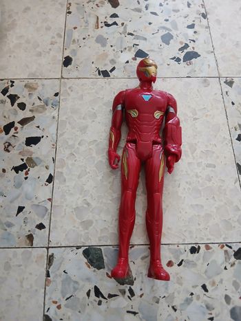 Figurine iron man 