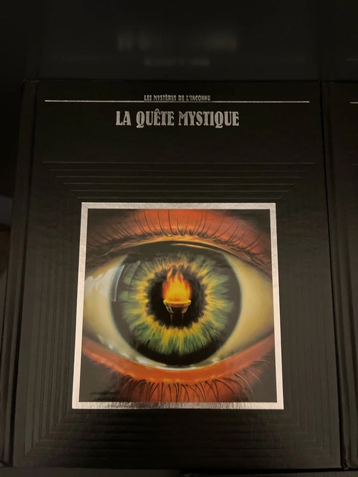 Attention à ne pas mettre entre toutes les mains ! 3 livres ésotériques - photo numéro 2