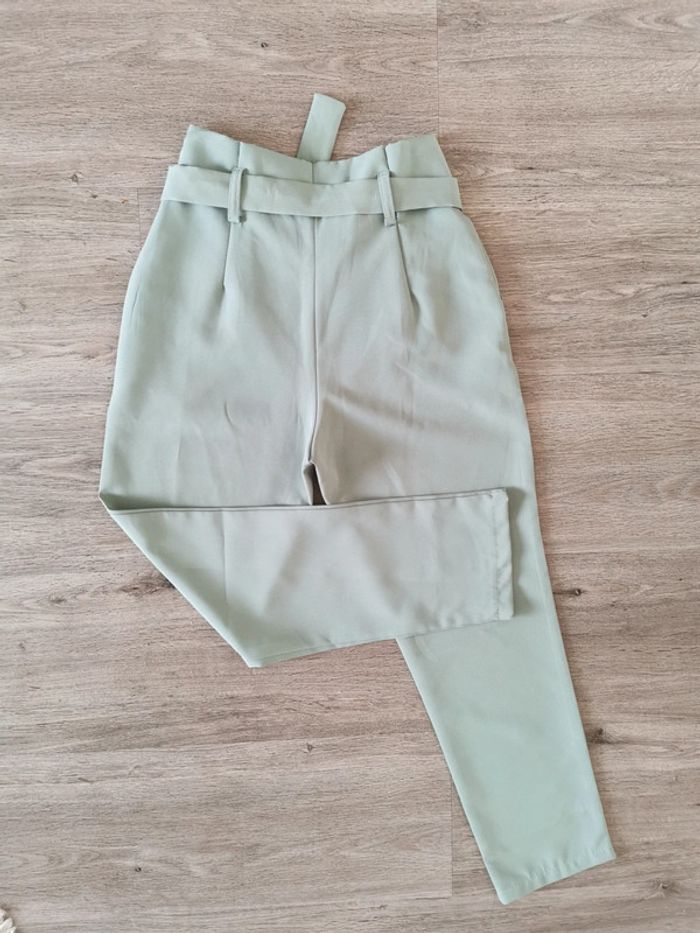 Pantalon carotte à nouer avec une ceinture vert sauge - New collection - photo numéro 7