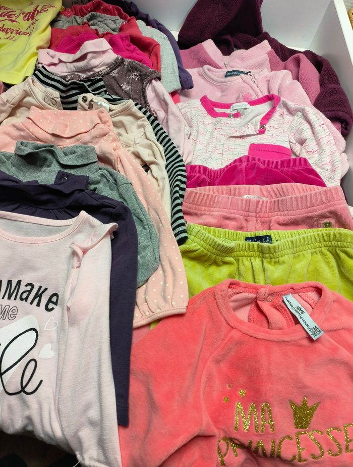 Lot 30 vêtements bébé fille 12 mois - photo numéro 2