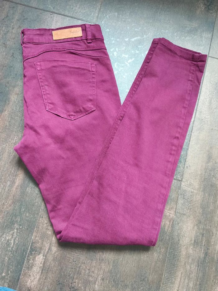 Pantalon skinny zara taille 38
Poche arrière légèrement décousu voir dernière photo