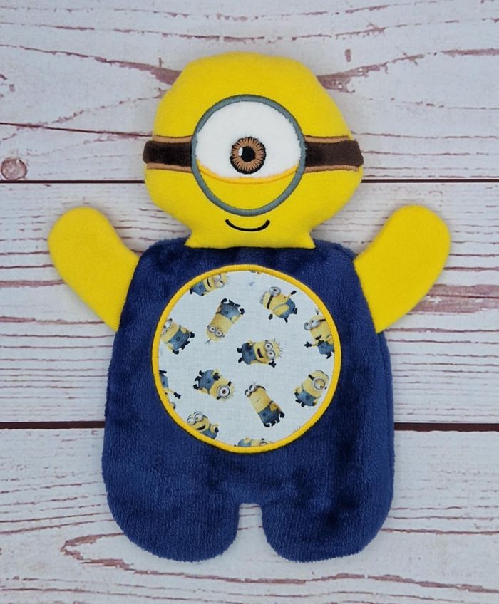 Joli doudou plat Minion - photo numéro 2