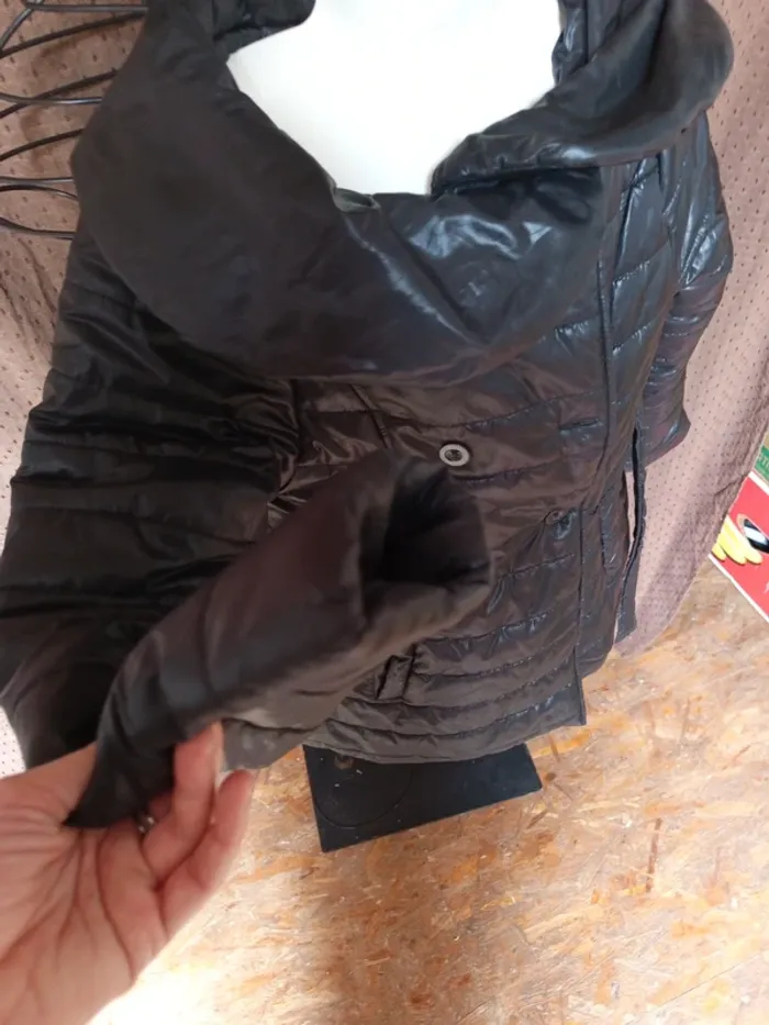 Manteau noir a boutons 12ans - photo numéro 4