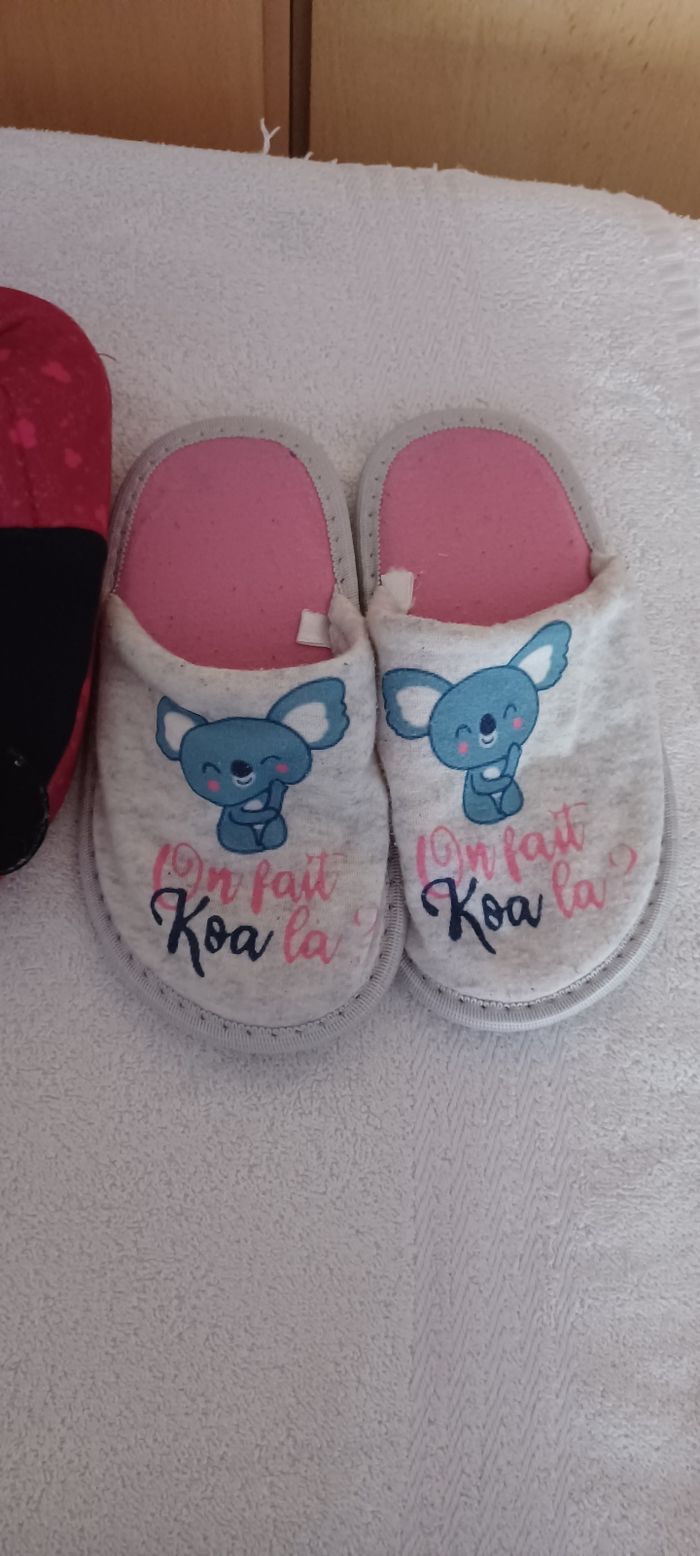 2 paires de Chaussons fille Pointure 29 - photo numéro 3