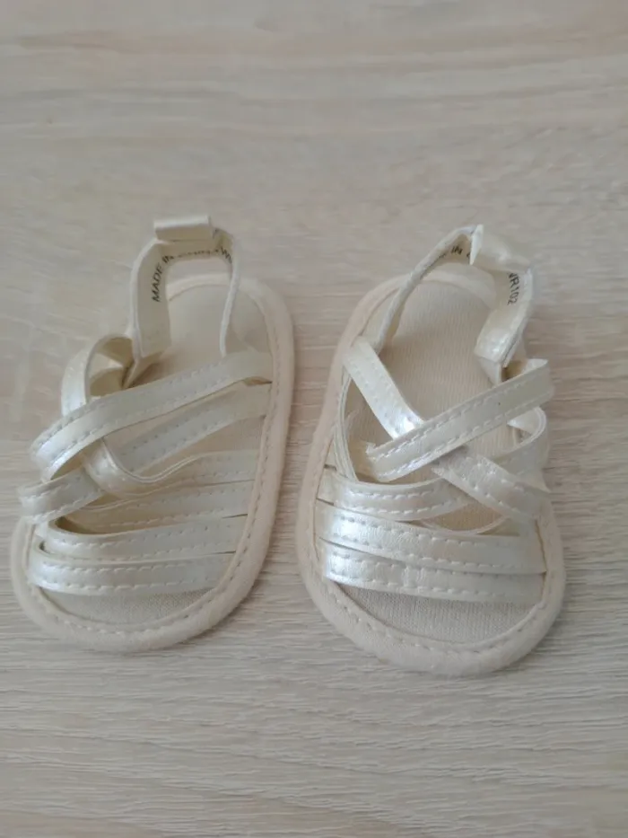 Nu pieds bebe fille - photo numéro 3
