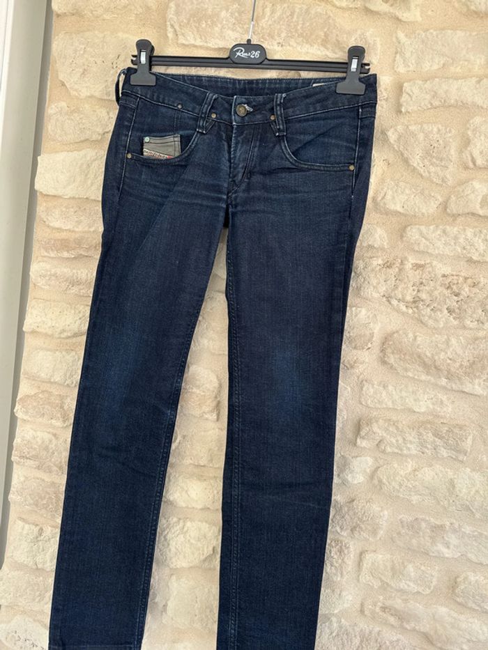 Jean brut bleu marine Diesel Taille 36 - 13 € - photo numéro 3