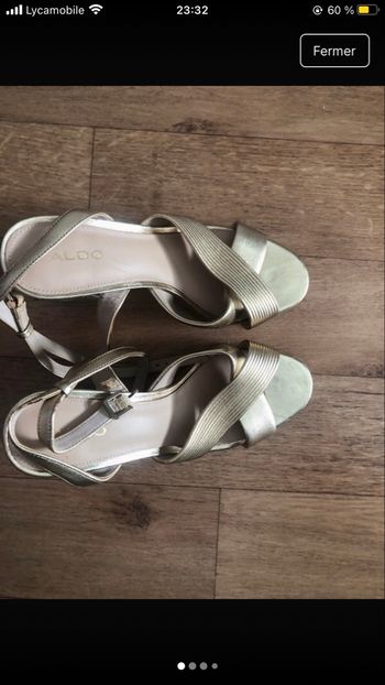 Sandale a talons doré marque aldo