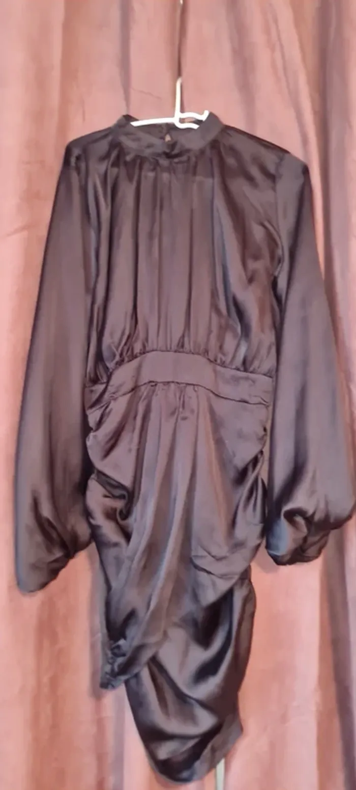 Robe en satin noire Taille S