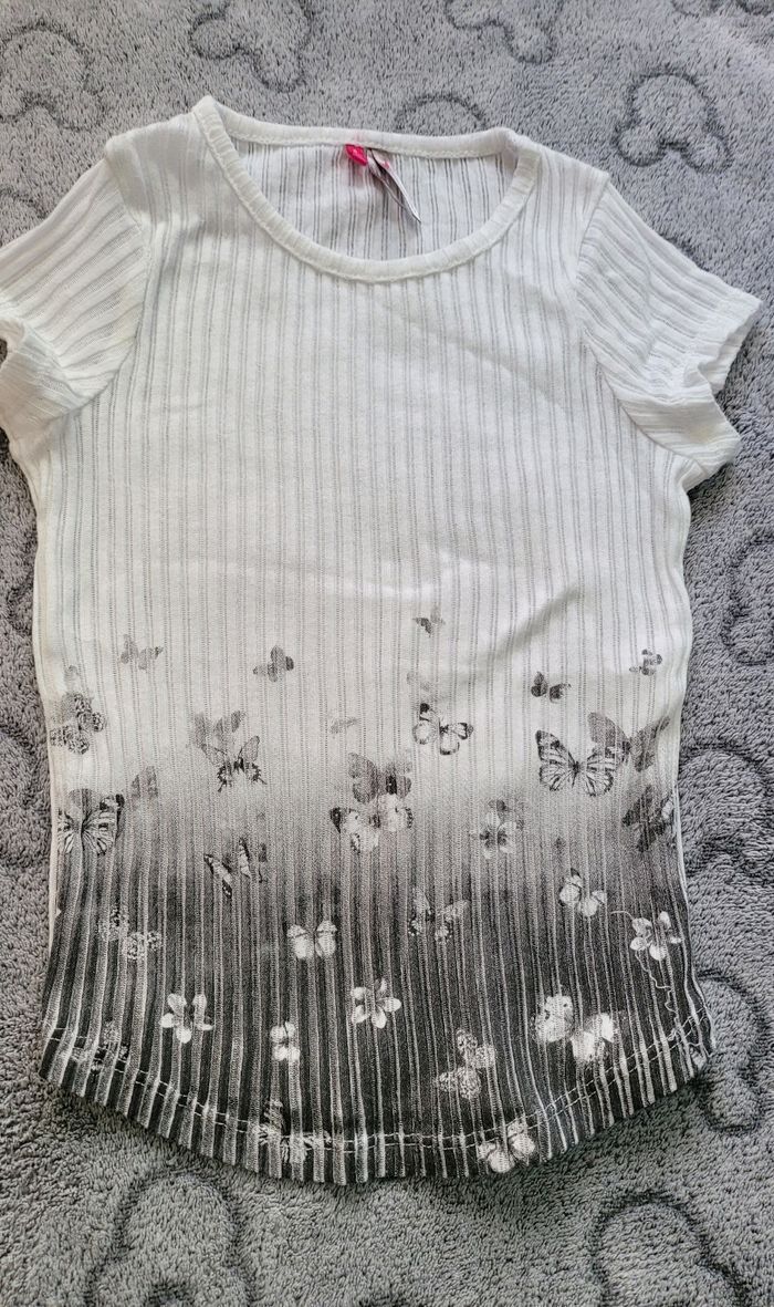 Tee-shirt papillons - photo numéro 2