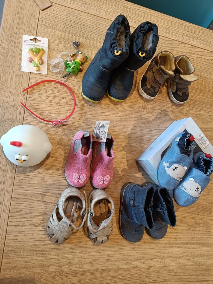 LOT de 7 paires de chaussures bébé + Lampe veilleuse Poule 🐓 + autres - photo numéro 7