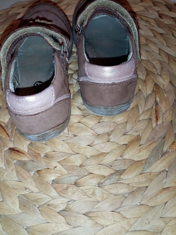 Pointure 24 Mod8 chaussures ballerine cuir marron rose clair a  scratch et fleurs /Excellent état - photo numéro 3