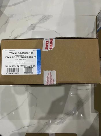 Case Pokémon ETB EV10.5 Foudre Noire à 650€