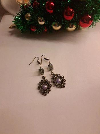 Boucles d'oreilles pendante violet et bronze