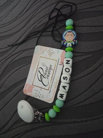 Attache tétine silicone buzz