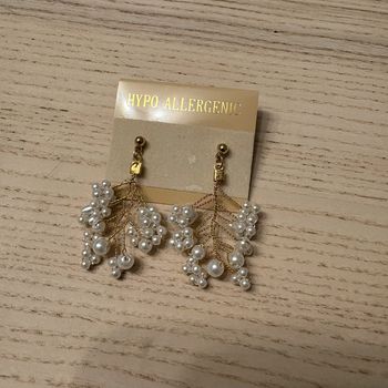 Boucles d’oreilles dorées & blanches 🌿