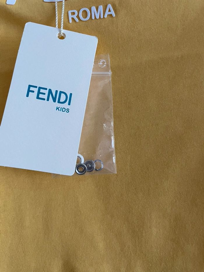T-Shirt Fendi 18 mois - photo numéro 6