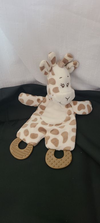 Doudou plat Girafe blanc marron crème dentition ACTION