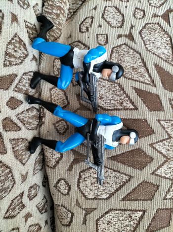 Lot de 2 figurines Disney ,2003