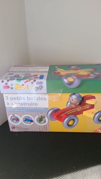 Lot de 3 bolides en boîs à construire