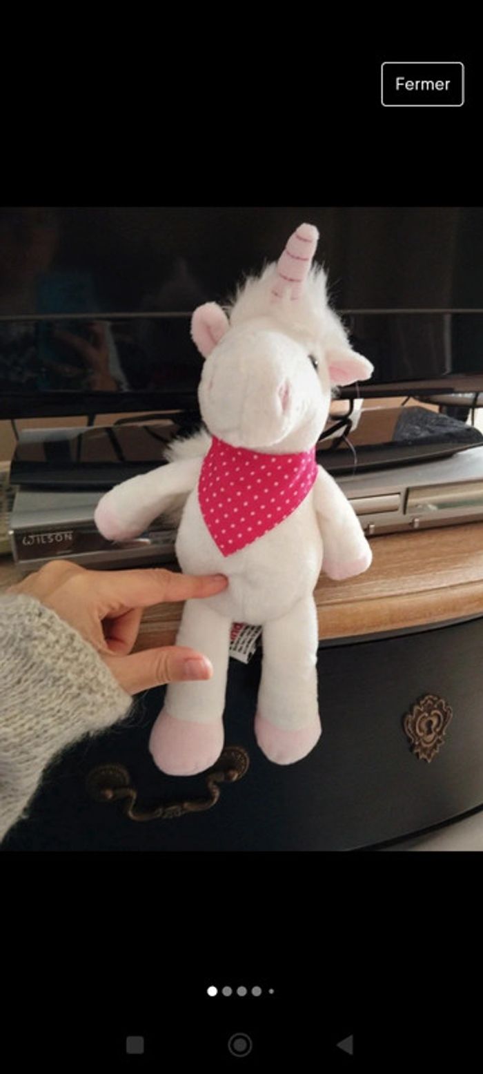 Peluche licorne Kinder rose et blanche