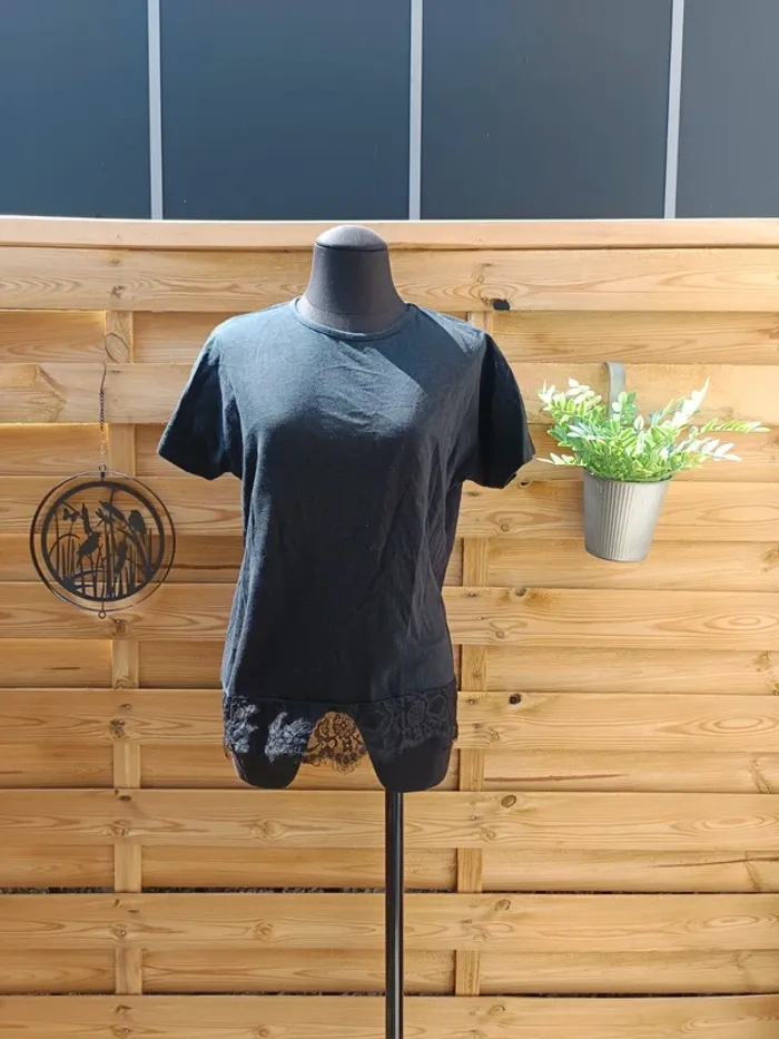 T-shirt bas dentelle taille 40