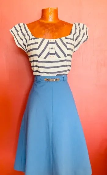 Jolie blouse marinière à volants