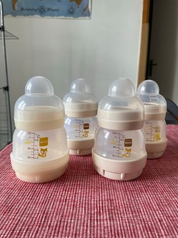 Lot 4 biberons MAM 130 ml naissance / anti-colique