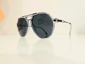 Lunette de soleil homme grise transparente et argentée UV protection catégorie 3
