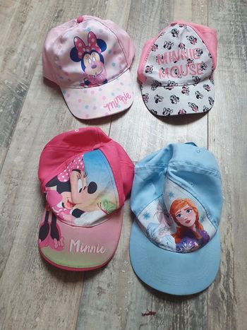 Lot de casquettes disney