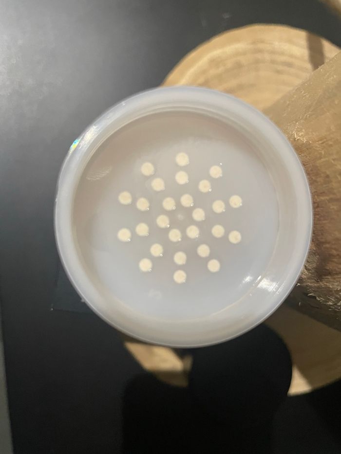 Base et poudre fixatrice Be hold Younique - photo numéro 2