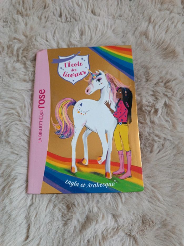 Livre l école des licornes Layla et Arabesque tbe